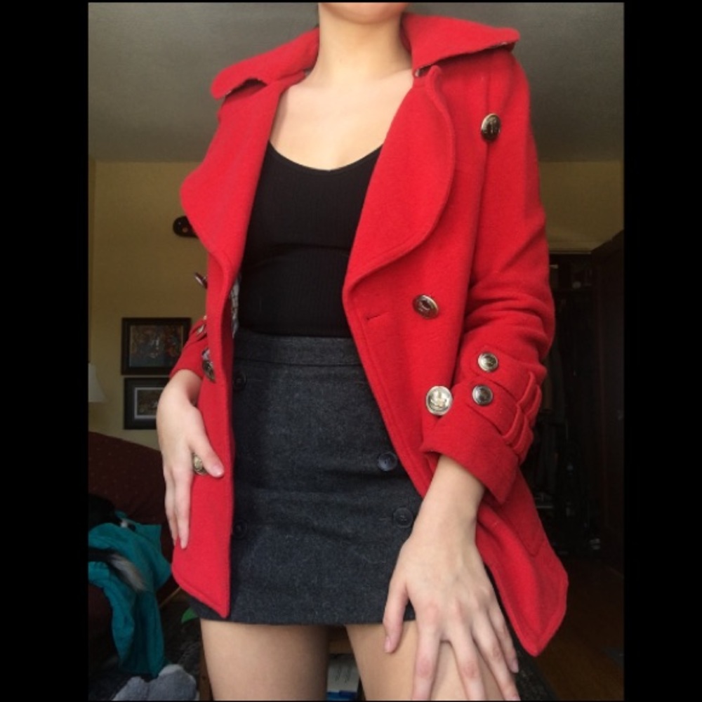 Burberry coat. hip length fitted trench coat.